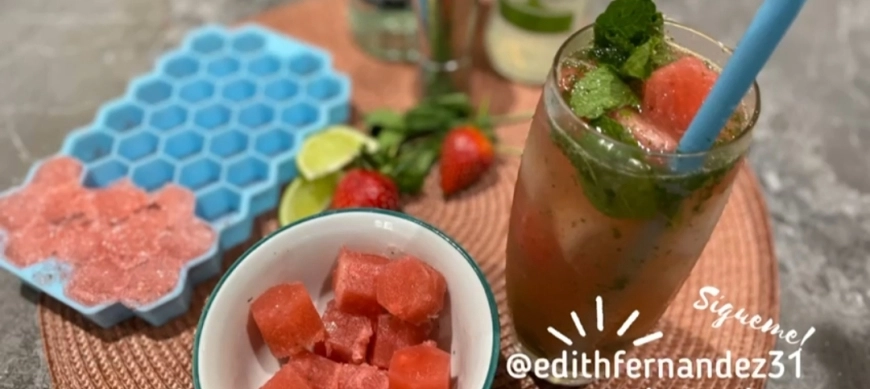 "Receta fácil y veraniega con Thermomix® :Coctel con cubos de mojito de fresa"